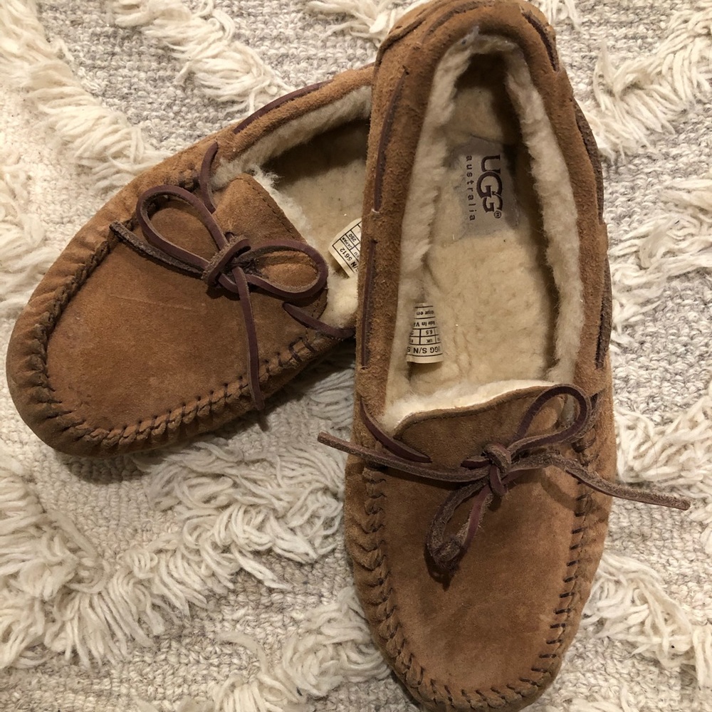 UGG Moccasins sz 8.5
